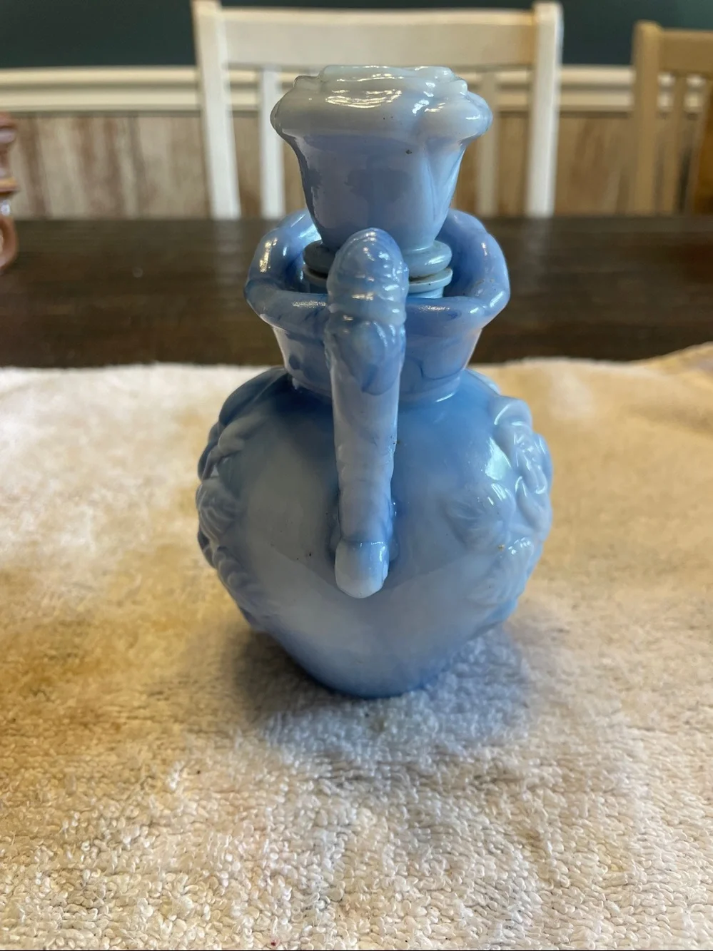 VINTAGE 1978 AVON BLUE VICTORIAN ROSE COLLECTIBLE GLASS PITCHER